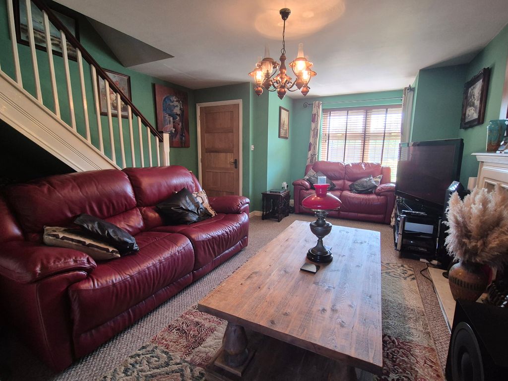 Property photo 2 of 18 Lounge