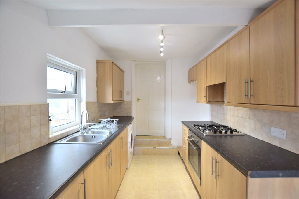 Property photo 2 of 7 Kitchen
