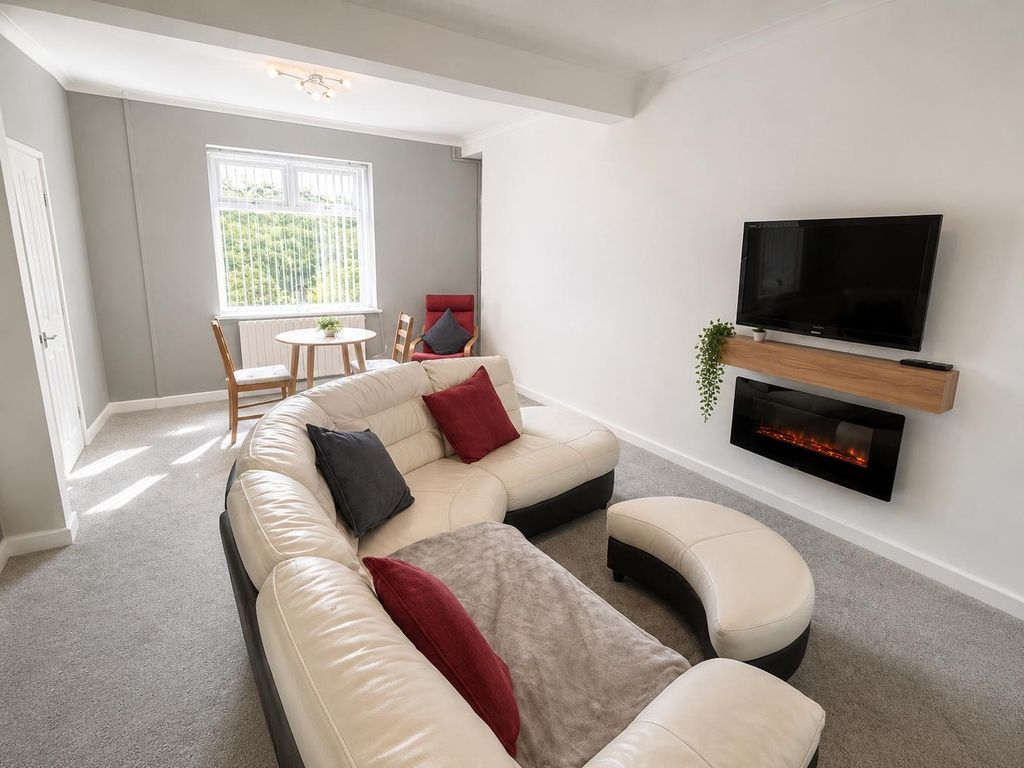 Property photo 3 of 14 1241A633-Facc-42F2-A969-7E3125Abadf8