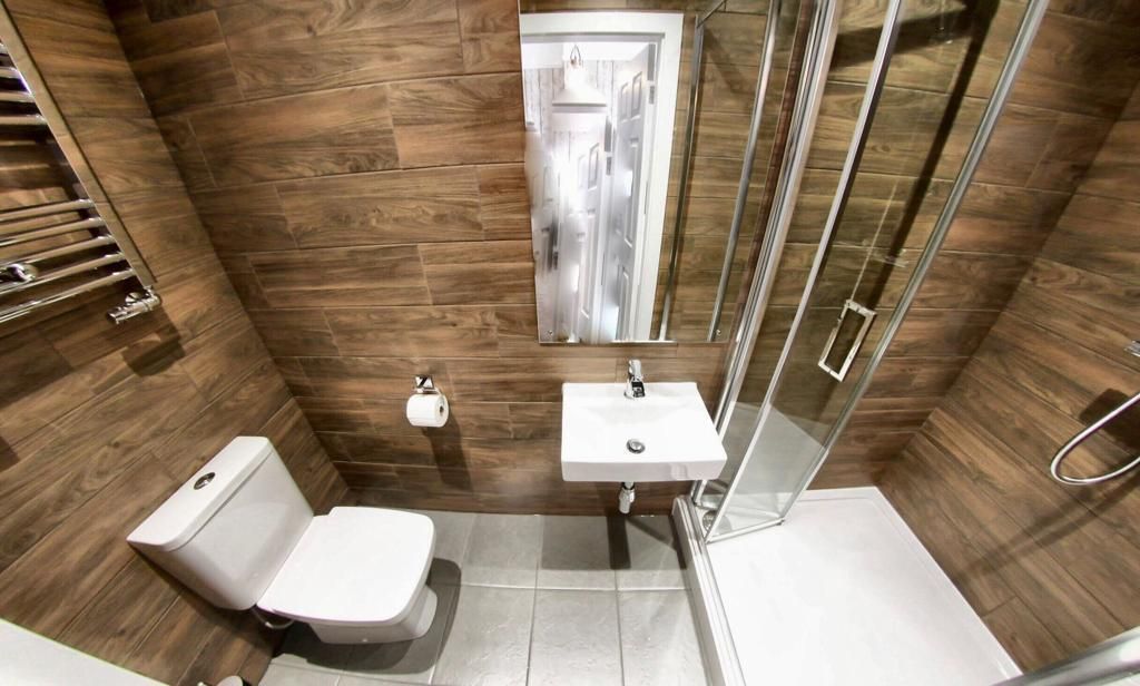 Property photo 2 of 14 Ensuite Shower Room