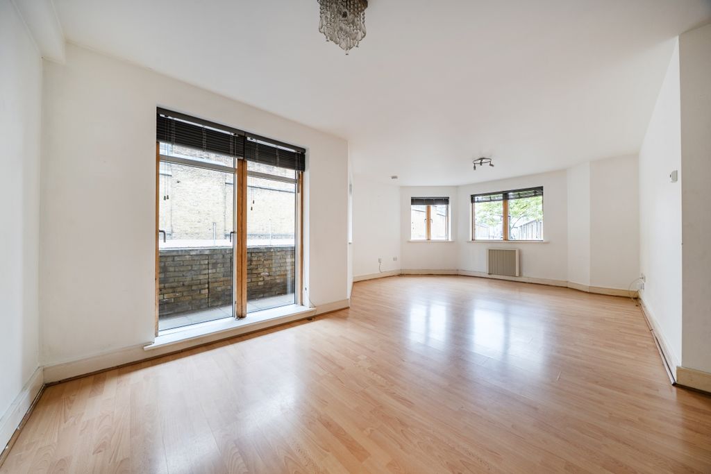Property photo 3 of 18 1459385-4-6A05907...
