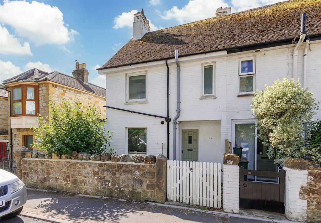 Property photo 1 of 32 Chain Free 1930S Cottage