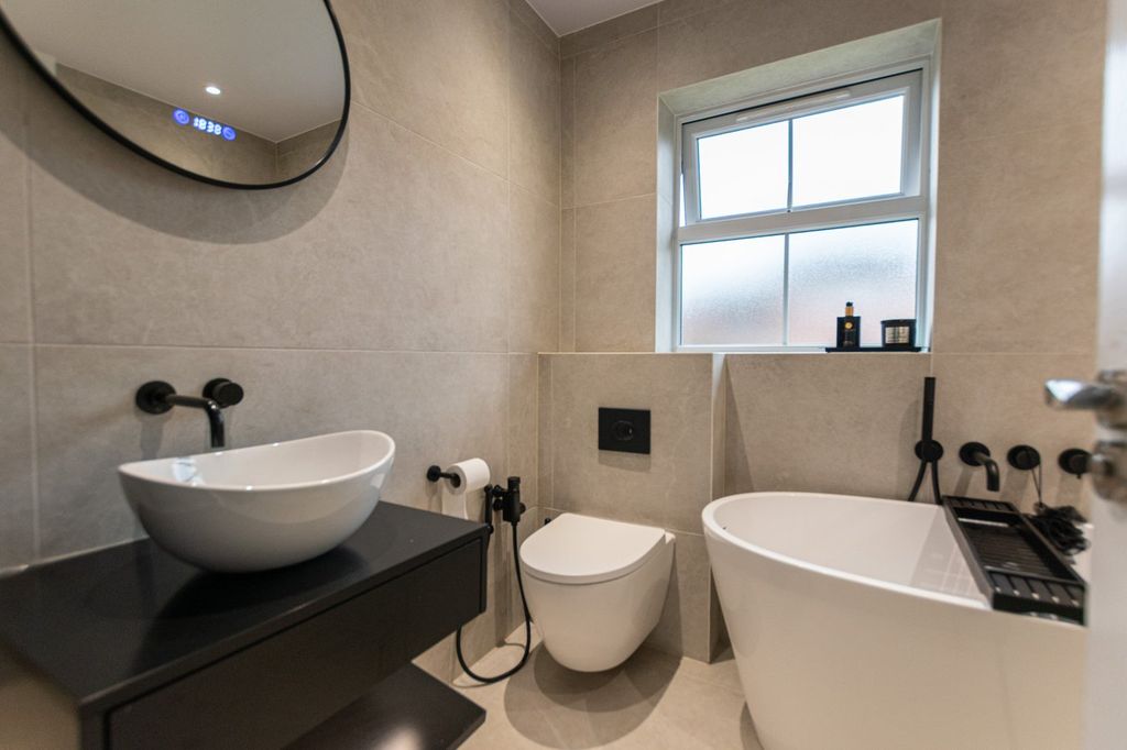 Property photo 3 of 27