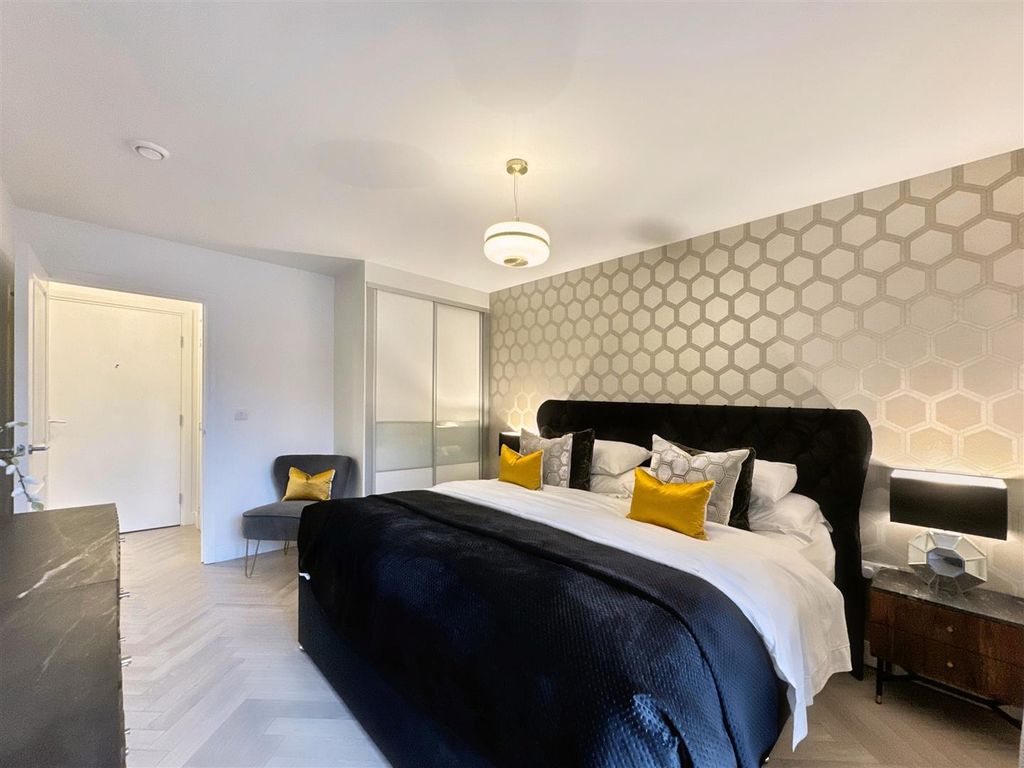 Property photo 3 of 9 Bedroom