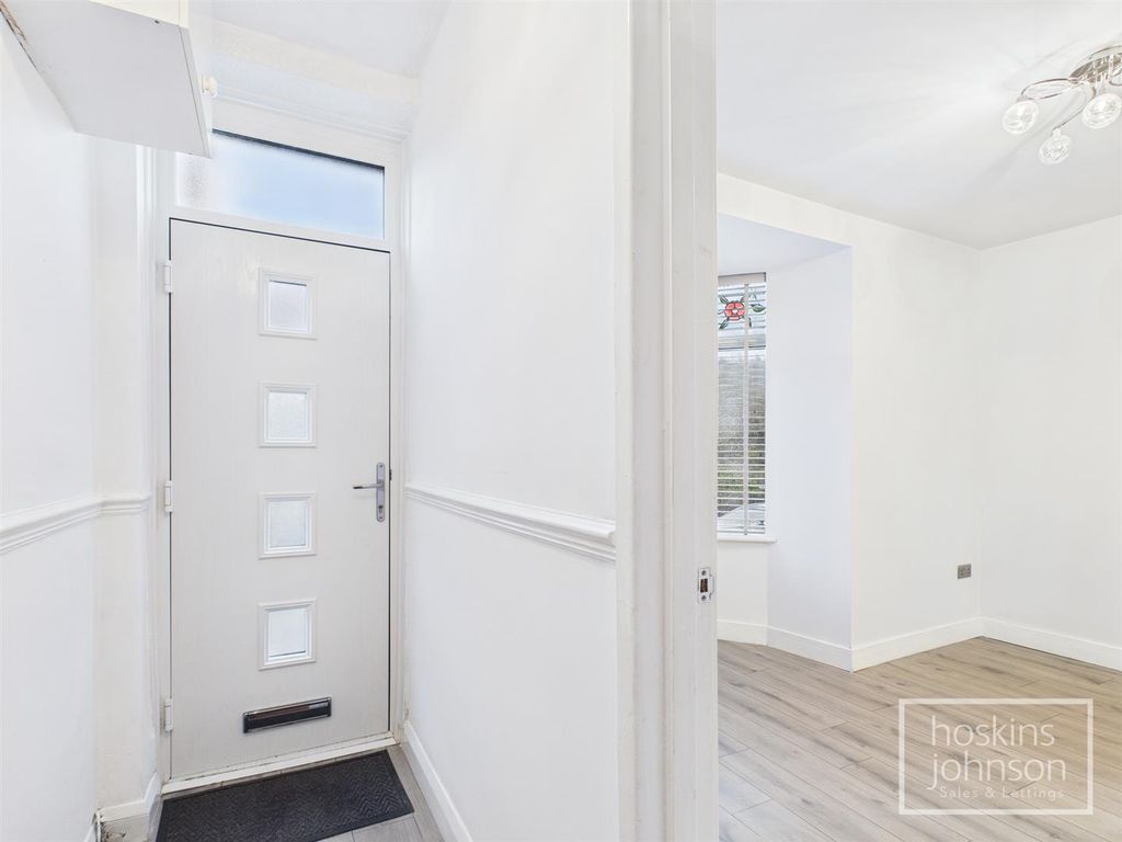 Property photo 2 of 18 Entrance Hall