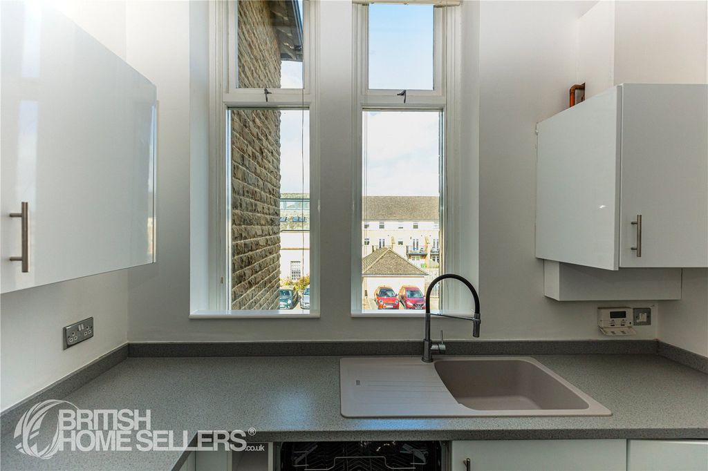 Property photo 3 of 16 Picture No. 12