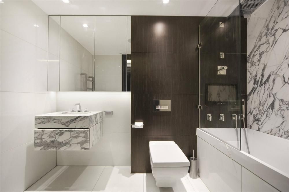 Property photo 3 of 6 Bathroom.Jpg