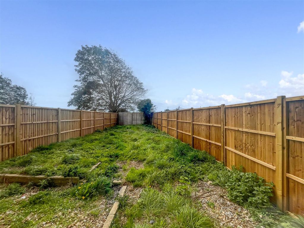 Property photo 2 of 28 32 Gosden Road