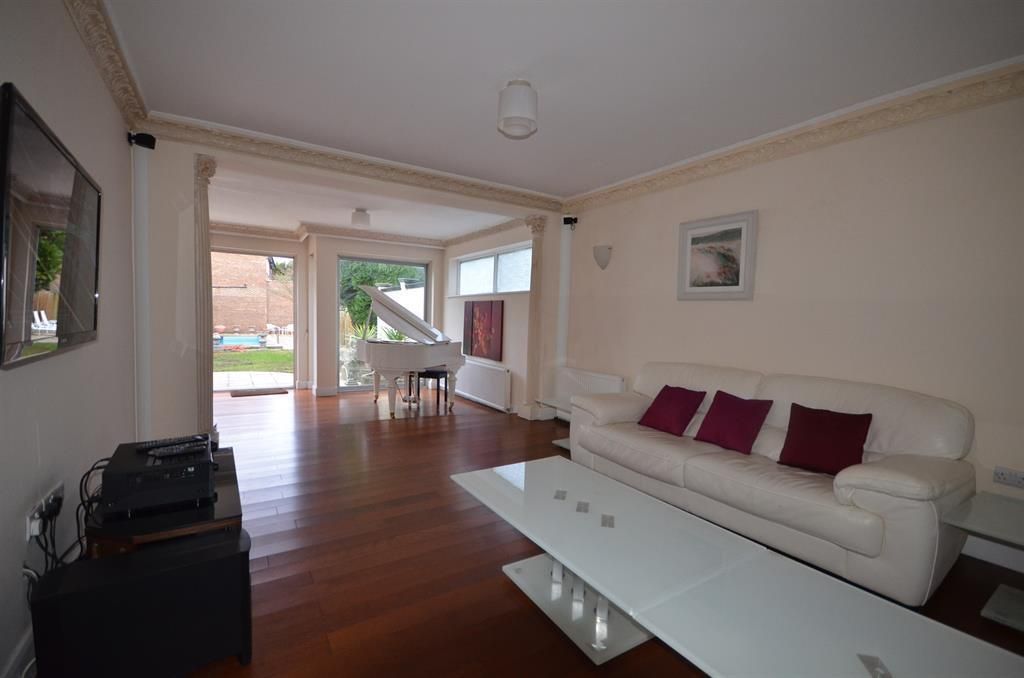 Property photo 2 of 19