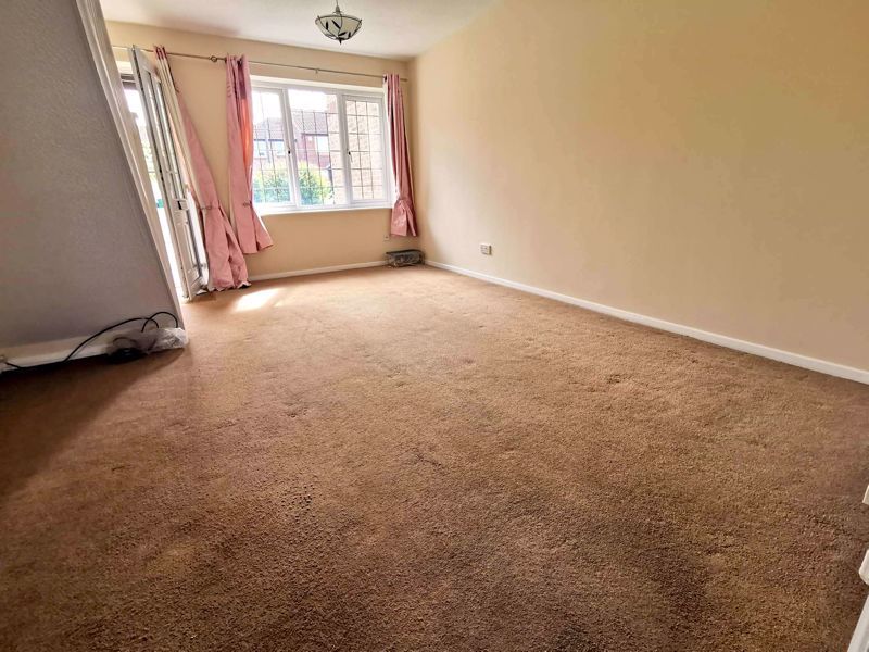 Property photo 3 of 7 Living Room