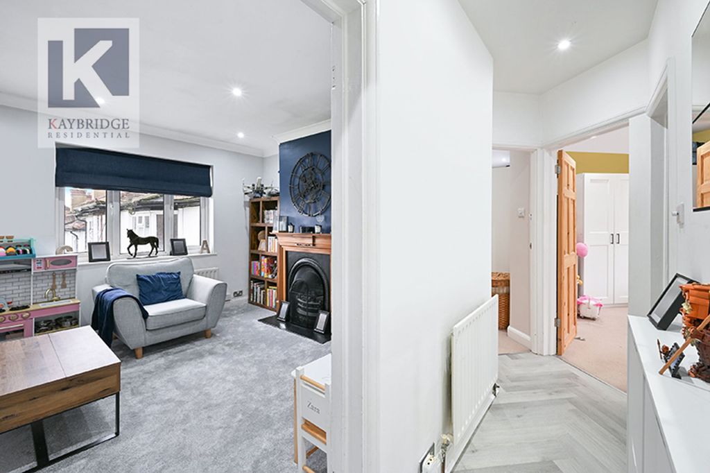 Property photo 3 of 11 The Maisonettes Alberta Avenue, Cheam - Sm1 2Lq