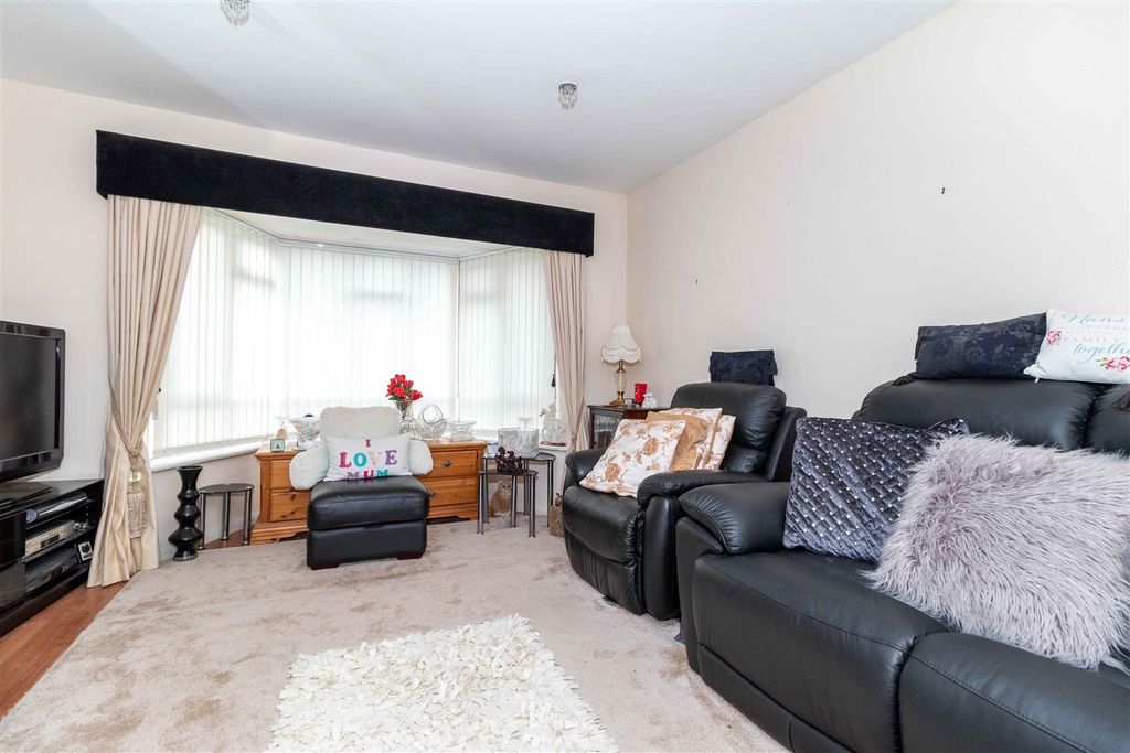 Property photo 3 of 9 Cizburyrd-4.Jpg