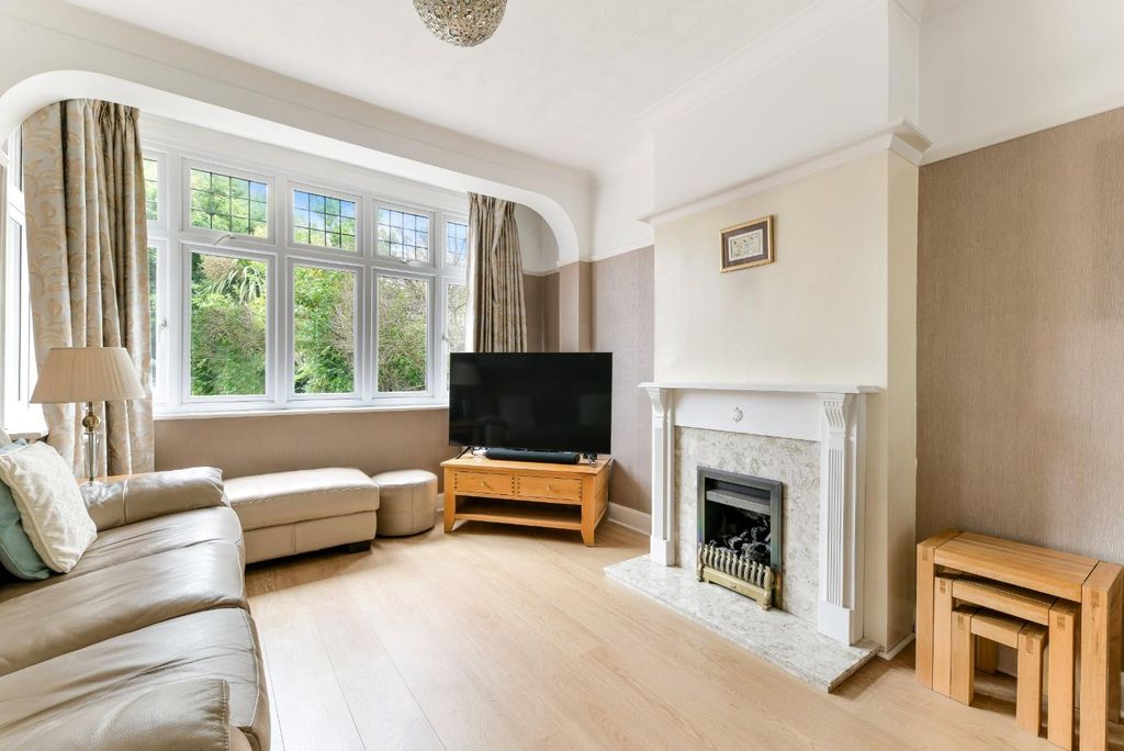 Property photo 2 of 17 Sandringham Road (16).Jpg