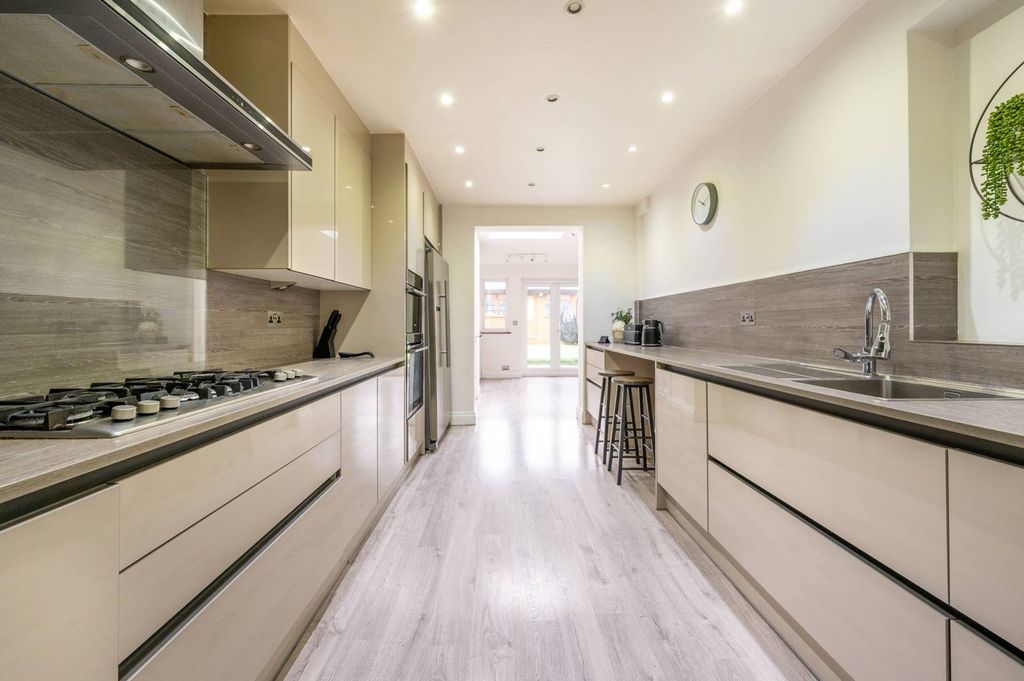 Property photo 1 of 20