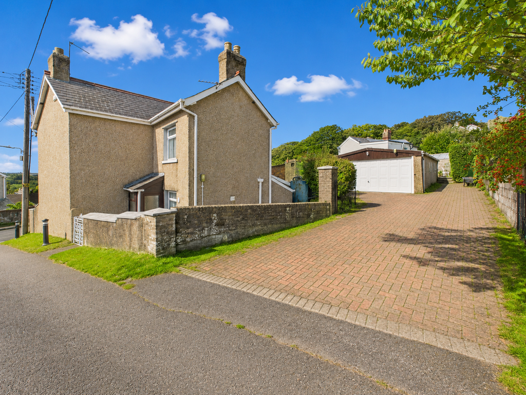 Property photo 2 of 11