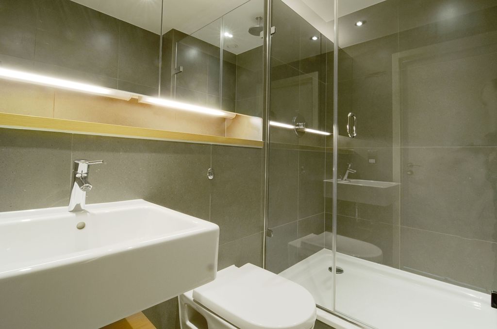 Property photo 3 of 9 En Suite