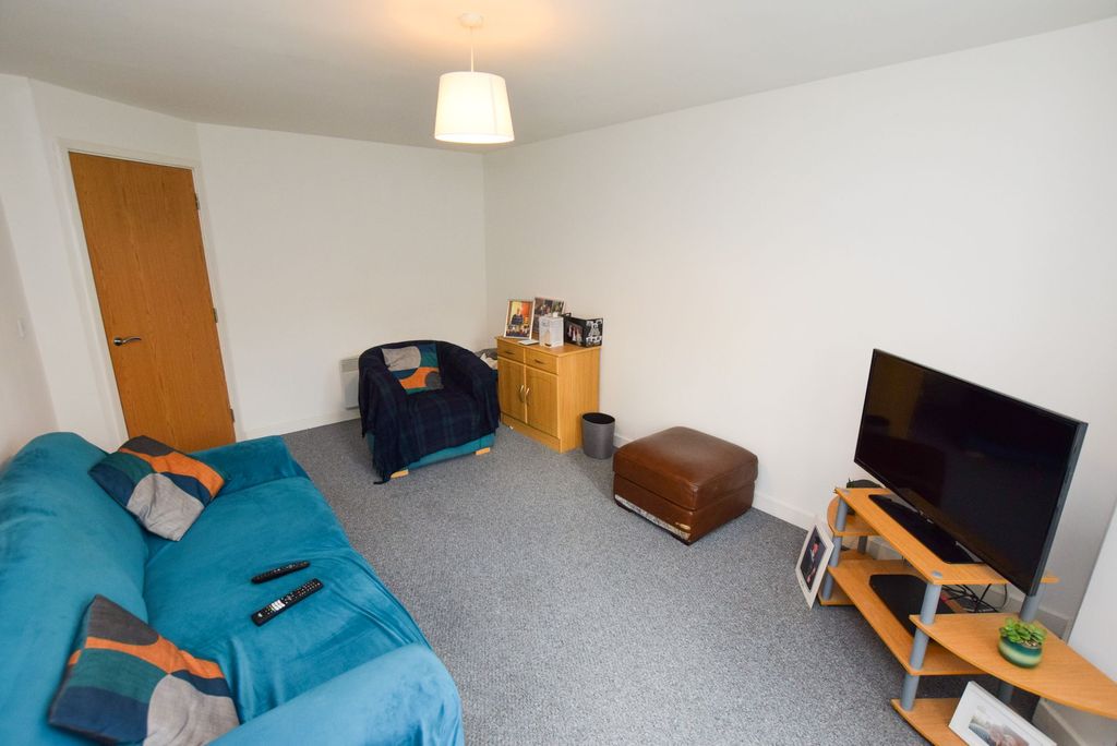 Property photo 3 of 9 Photo 2