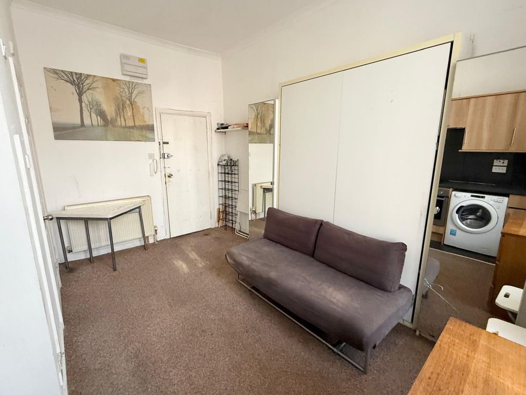 Property photo 1 of 6 Studio Flat Next To Deptford Bridge