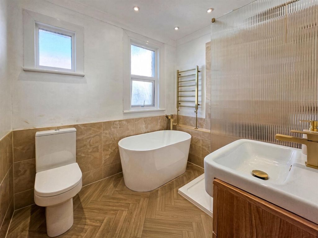 Property photo 3 of 12 Bathroom