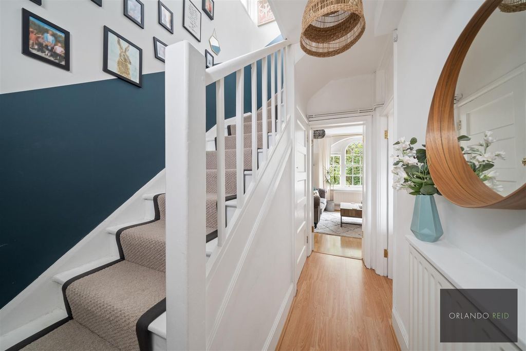 Property photo 2 of 12 12A Mordaunt House Sw8 2Al-12.Jpg