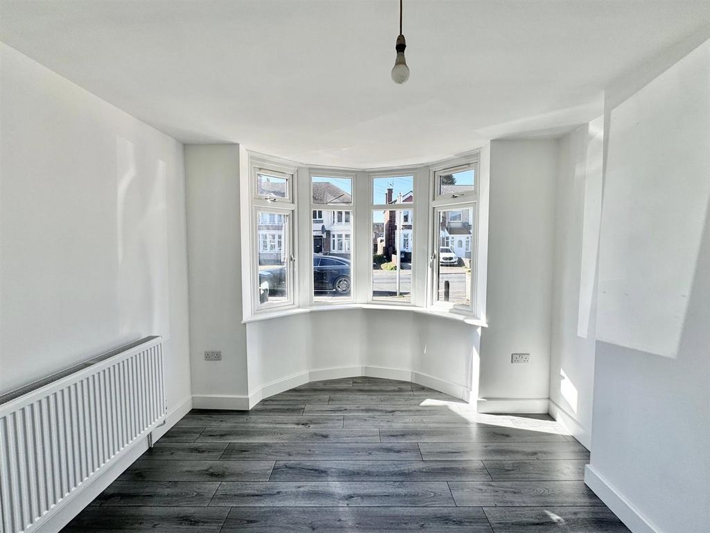 Property photo 3 of 13 Living Room..Jpg