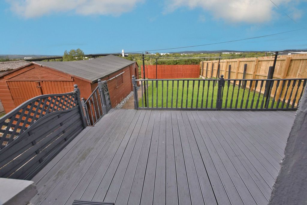 Property photo 2 of 16 Picture No. 14