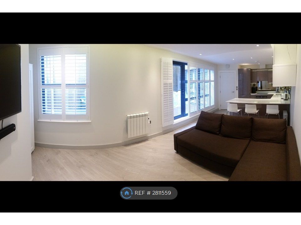 Property photo 2 of 8 Living-Room/Kitchen