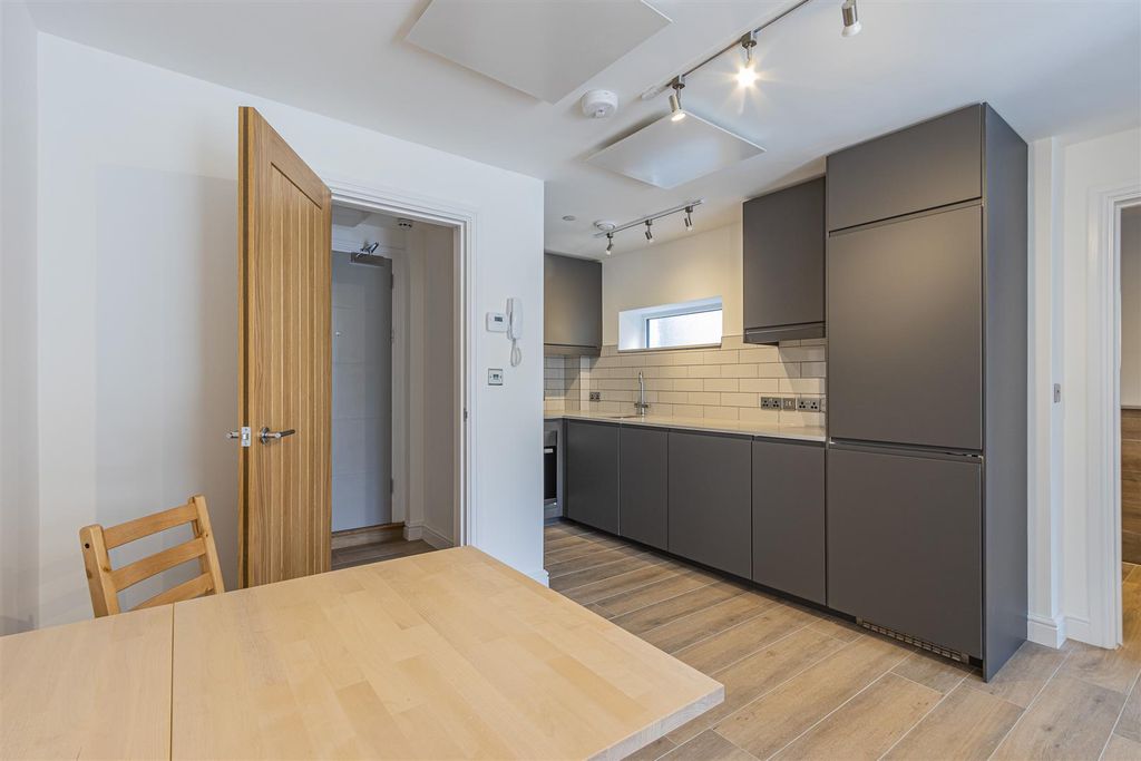 Property photo 3 of 6 Ninian Road 8, 2-5.Jpg
