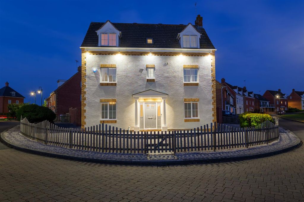 Property photo 1 of 43