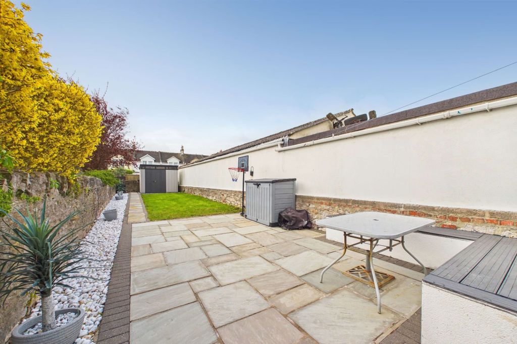 Property photo 3 of 14