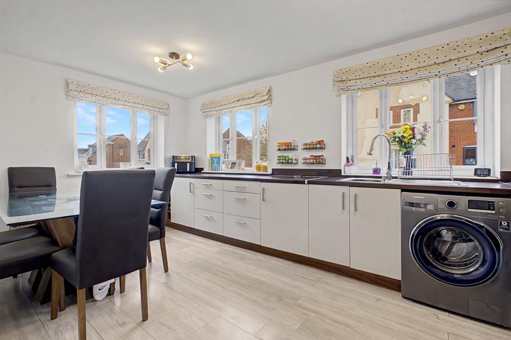 Property photo 3 of 33 Small Size-12.Jpg