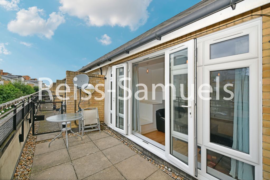 Property photo 2 of 62
