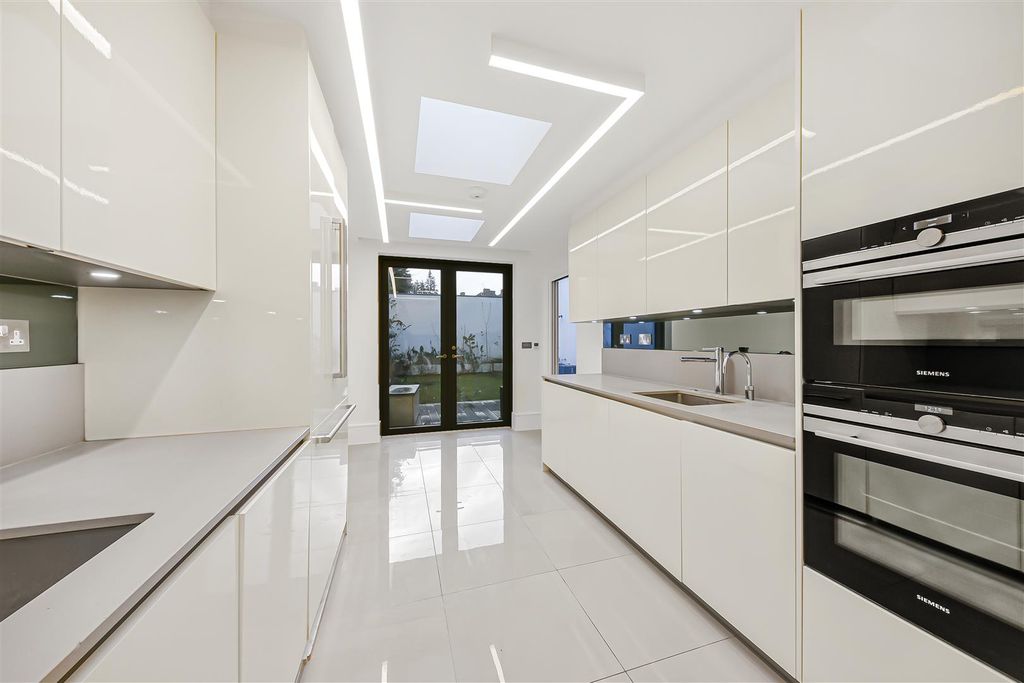 Property photo 2 of 6