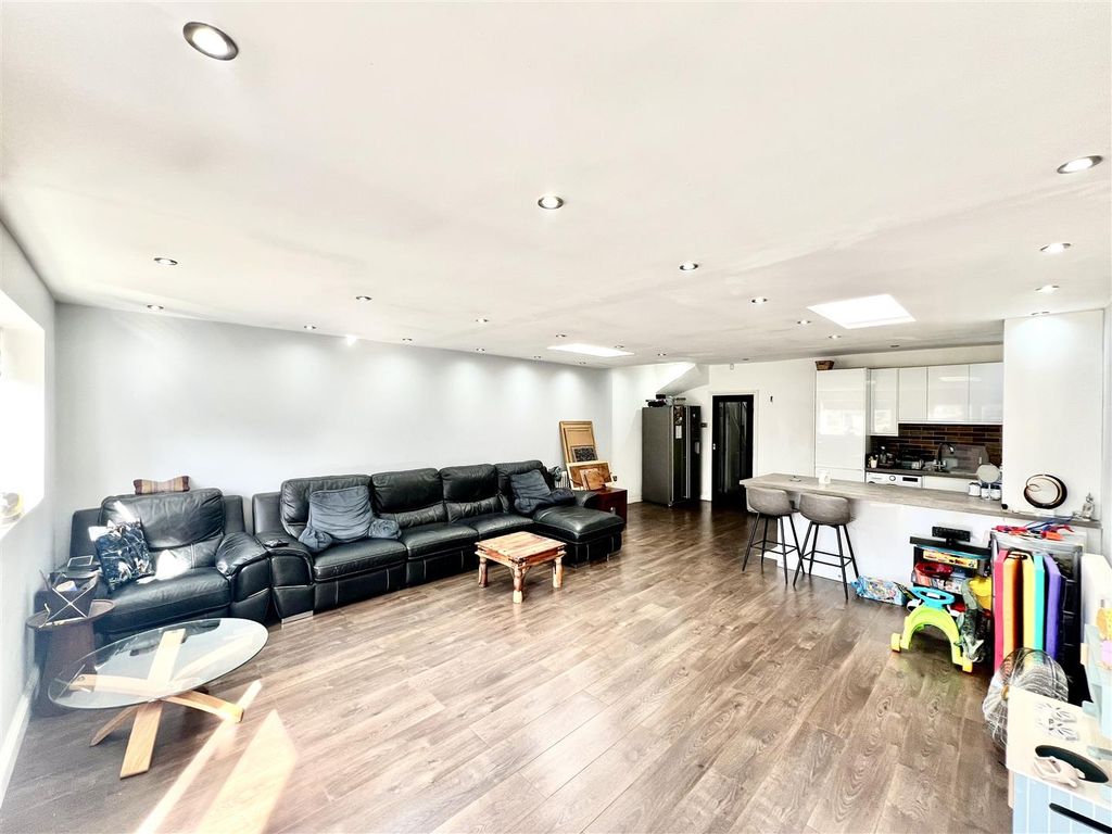 Property photo 3 of 12 Kitchen/ Living Room