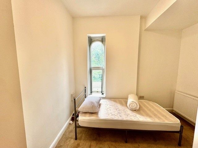 Property photo 1 of 4 Bedroom