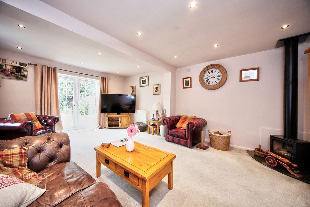 Property photo 2 of 20 4467492