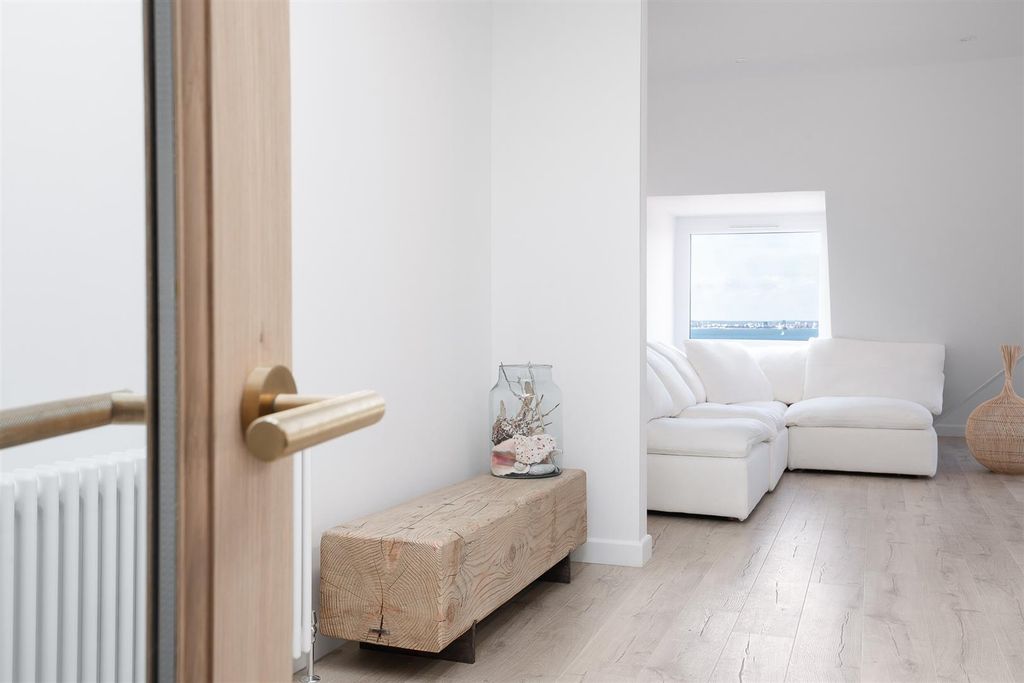 Additional image 5 of 2 bed flat for saleSeaview, Isle Of Wight PO34