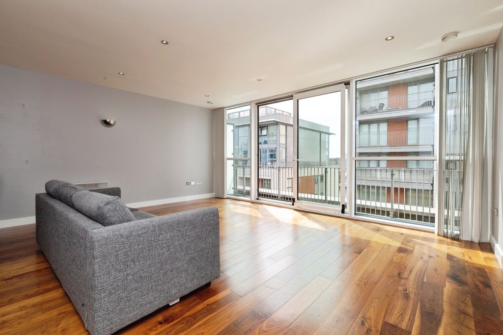 Property photo 3 of 14 8689Eee2-037c-Ec11-8