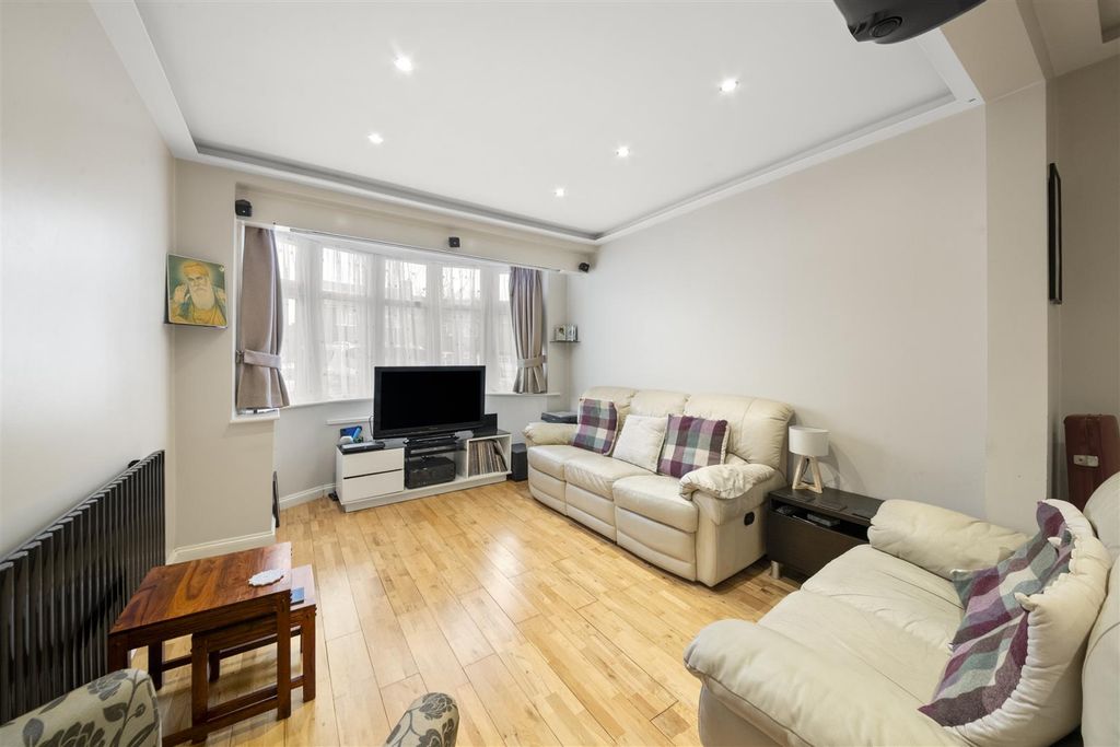 Property photo 3 of 19