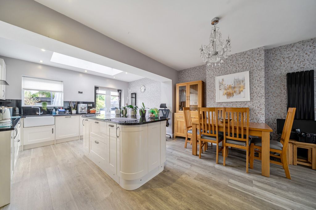 Property photo 2 of 17 1513252-10-6A96d1...