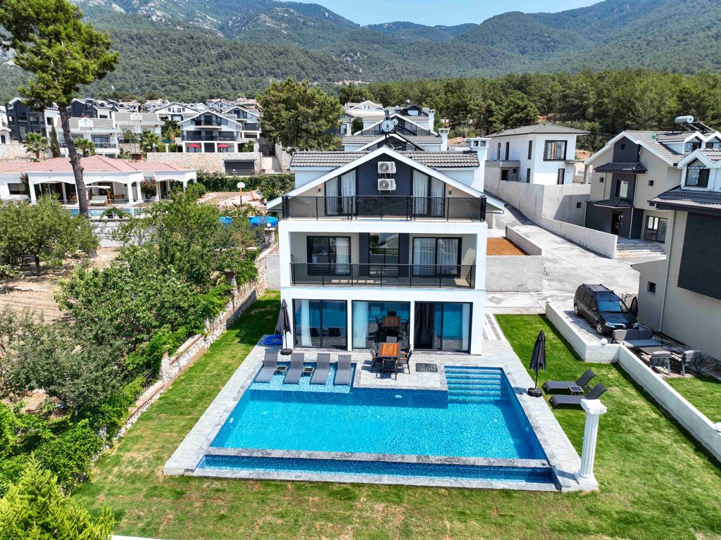 Property photo 3 of 19 Sea View Luxury Property For Sale In Fethiye - Entire Property And Exterior Space