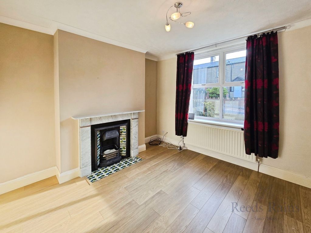 Property photo 3 of 20 Living Room