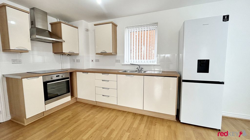 Property photo 3 of 9 Kitchen