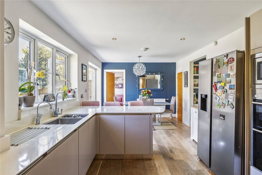 Property photo 3 of 12 Kitchen