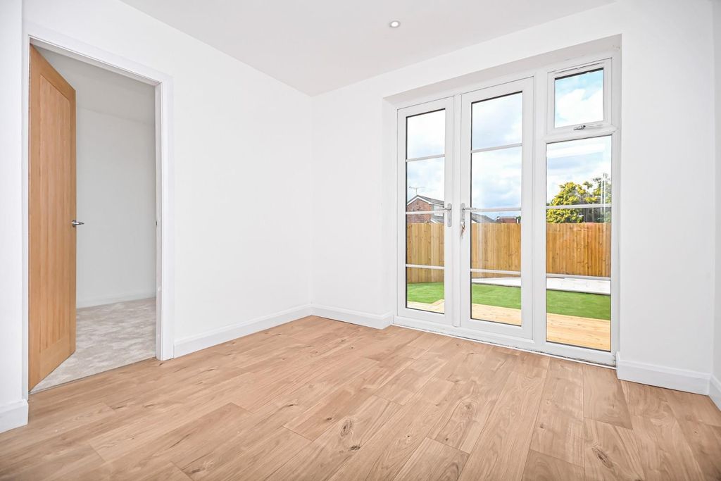 Property photo 3 of 20 33 Ridgmont Drive Dining Area.Jpg