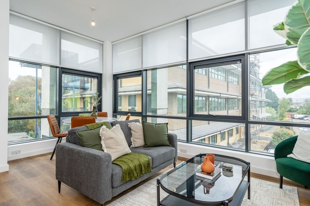 Property photo 2 of 9 25_30_Thecauseway...