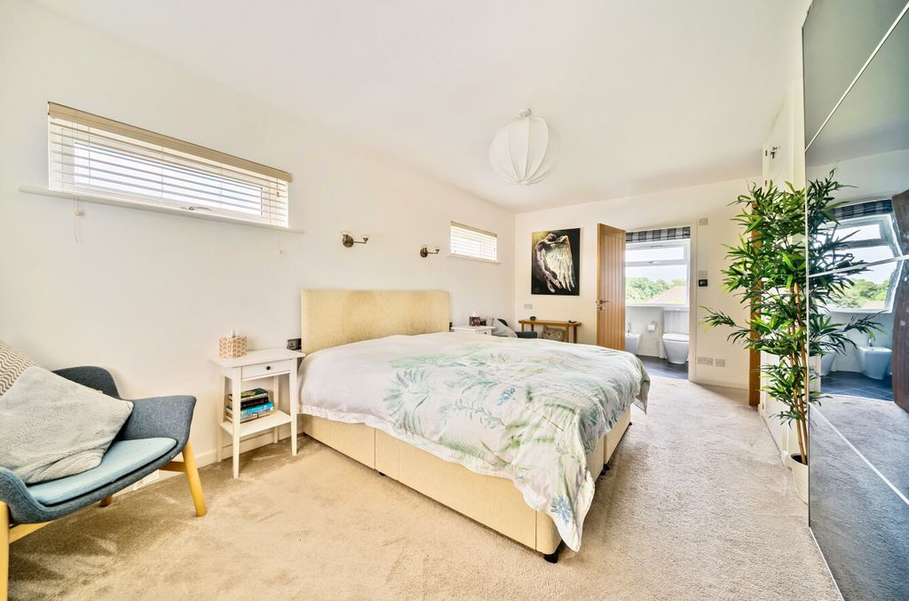 Property photo 2 of 28 1303999-16-686409...