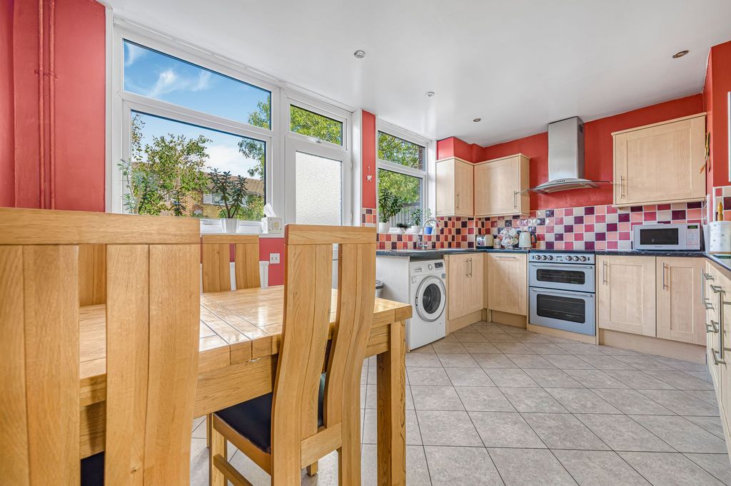 Property photo 3 of 11