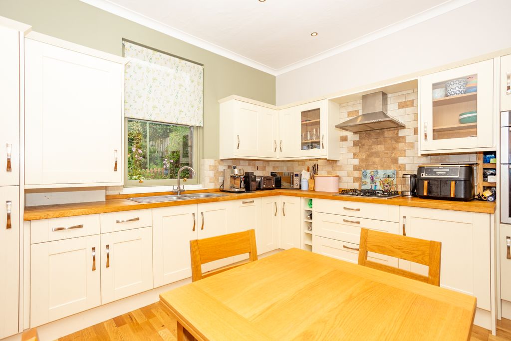 Property photo 3 of 26 Kitchen/Dining Room
