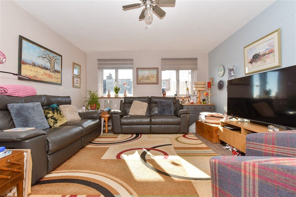 Property photo 2 of 15 Lounge